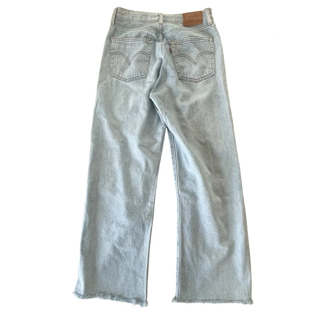 Levi's Ribcage Straight Ankle Jeans Light Wash Cropped Distressed Hem Size 28 - Picture 4 of 16